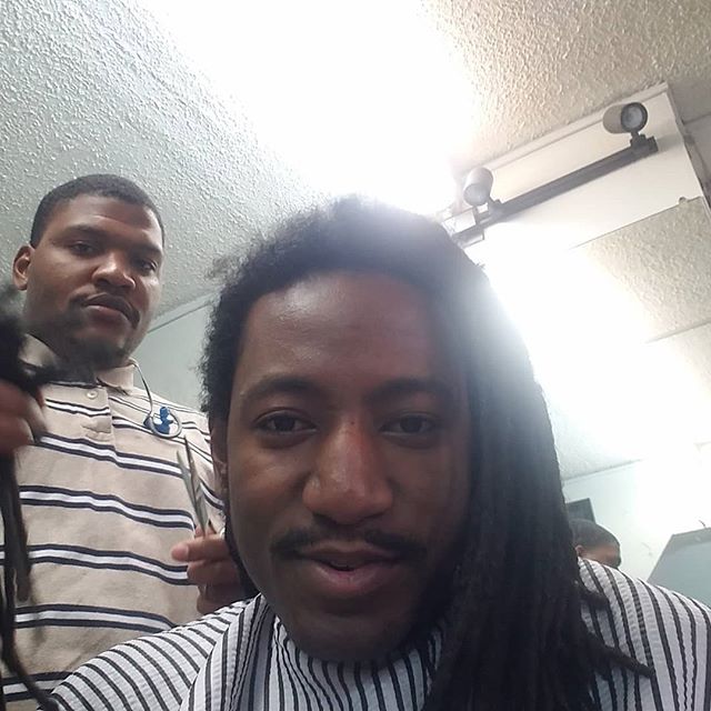 My man @2shearsandacomb getting the hair right . Dreads coming off 😐