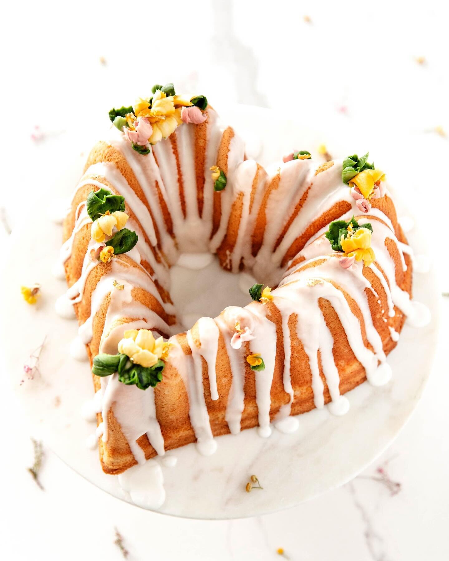 Cute Bundt 🌼

An very vanilla pound cake all dressed up in sculpted buttercream flowers. I can&rsquo;t get over this beautiful heart pan shape by @nordicwareusa. 

As simple as vanilla pound cake is, getting the texture right is quite tricky, especi