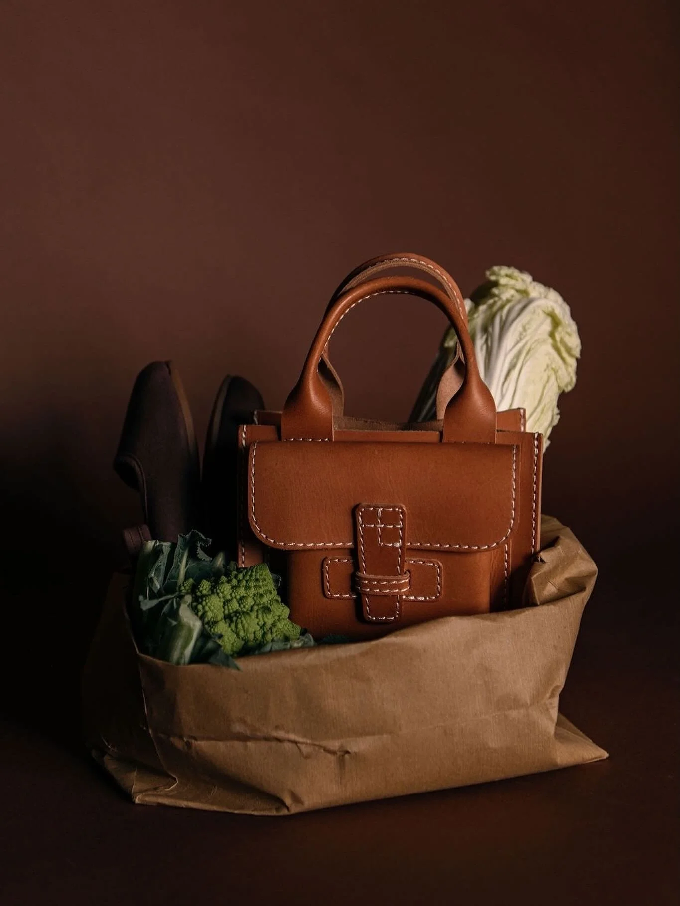 &ldquo;I&rsquo;ve just gotta run out real quick for some accessories I mean essentials&rdquo; 😏😉😅 
⠀⠀⠀⠀⠀⠀⠀⠀⠀
Fall campaign shot by @carleyscamera