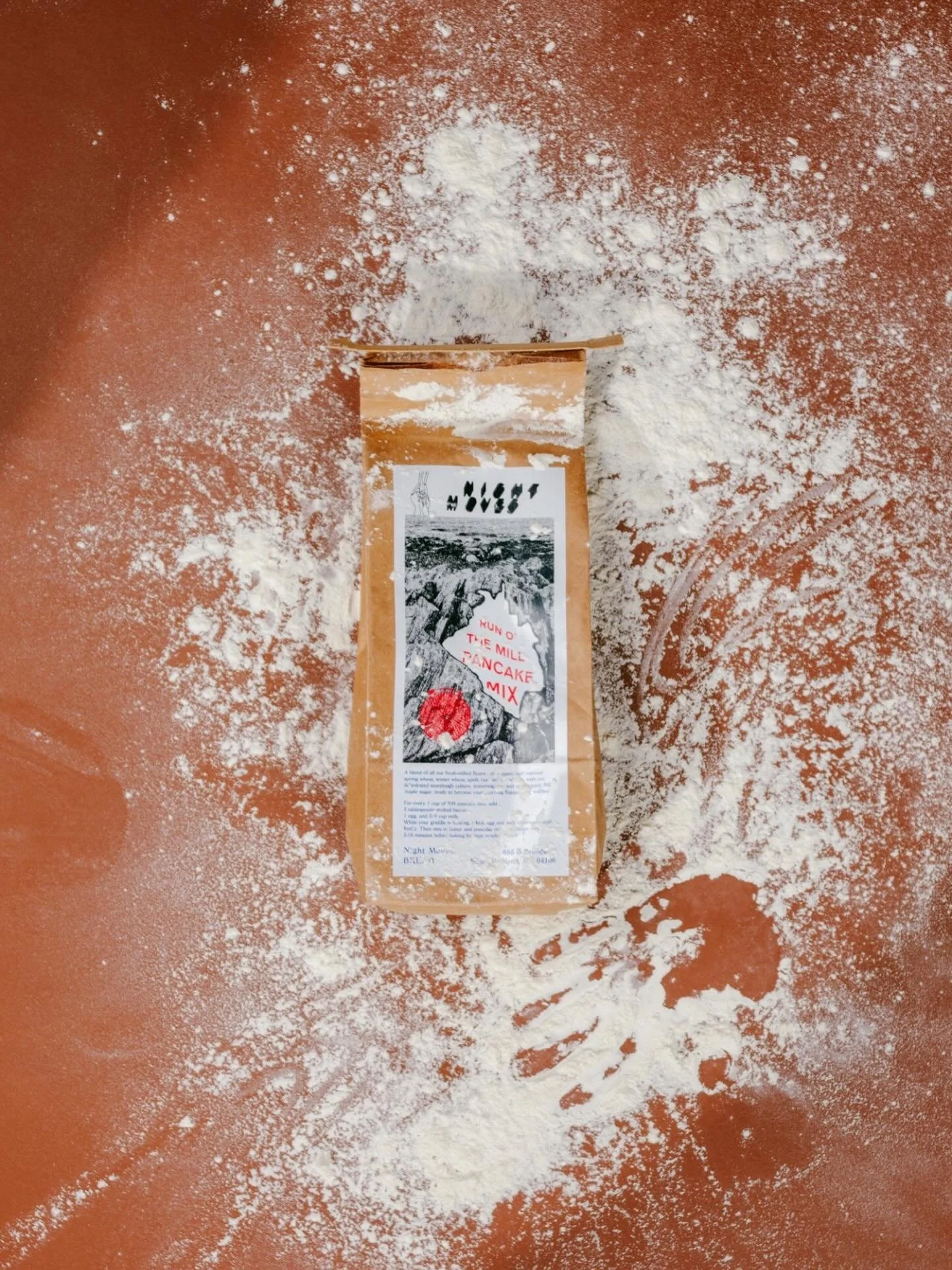 This is your not so subtle reminder to grab the mix for Sundays pancakes! 🥞 
⠀⠀⠀⠀⠀⠀⠀⠀⠀
This pancake mix is next level Btw!
What is &lsquo;run of the mill&rsquo; you ask? For Night Moves, it&rsquo;s a supremely delicious and nutritious whole grain fl