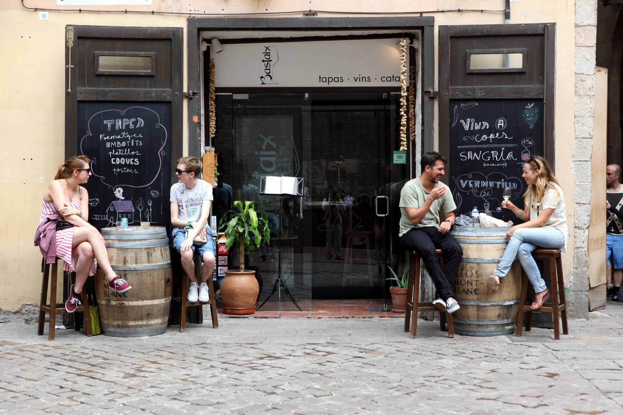 Barcelona most romantics restaurants! Try Paella!