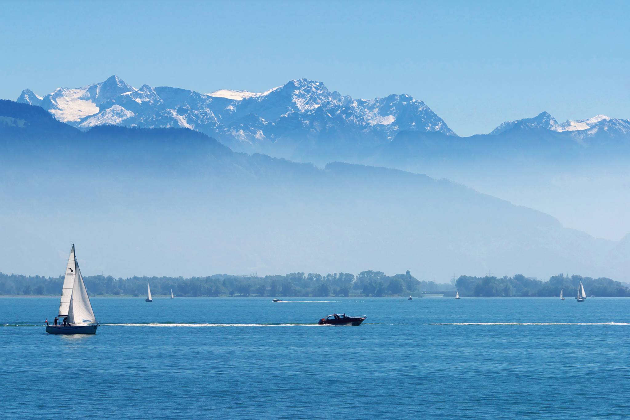 Водохранилища европы. Боденское озеро Швейцария. Боденское озеро Констанц. Бодензее озеро в Германии. Боденское озеро Альпы.