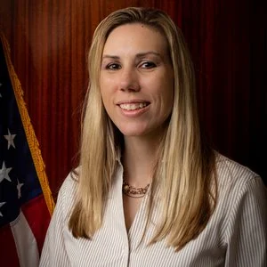 Laura_S_Headshot.jpg