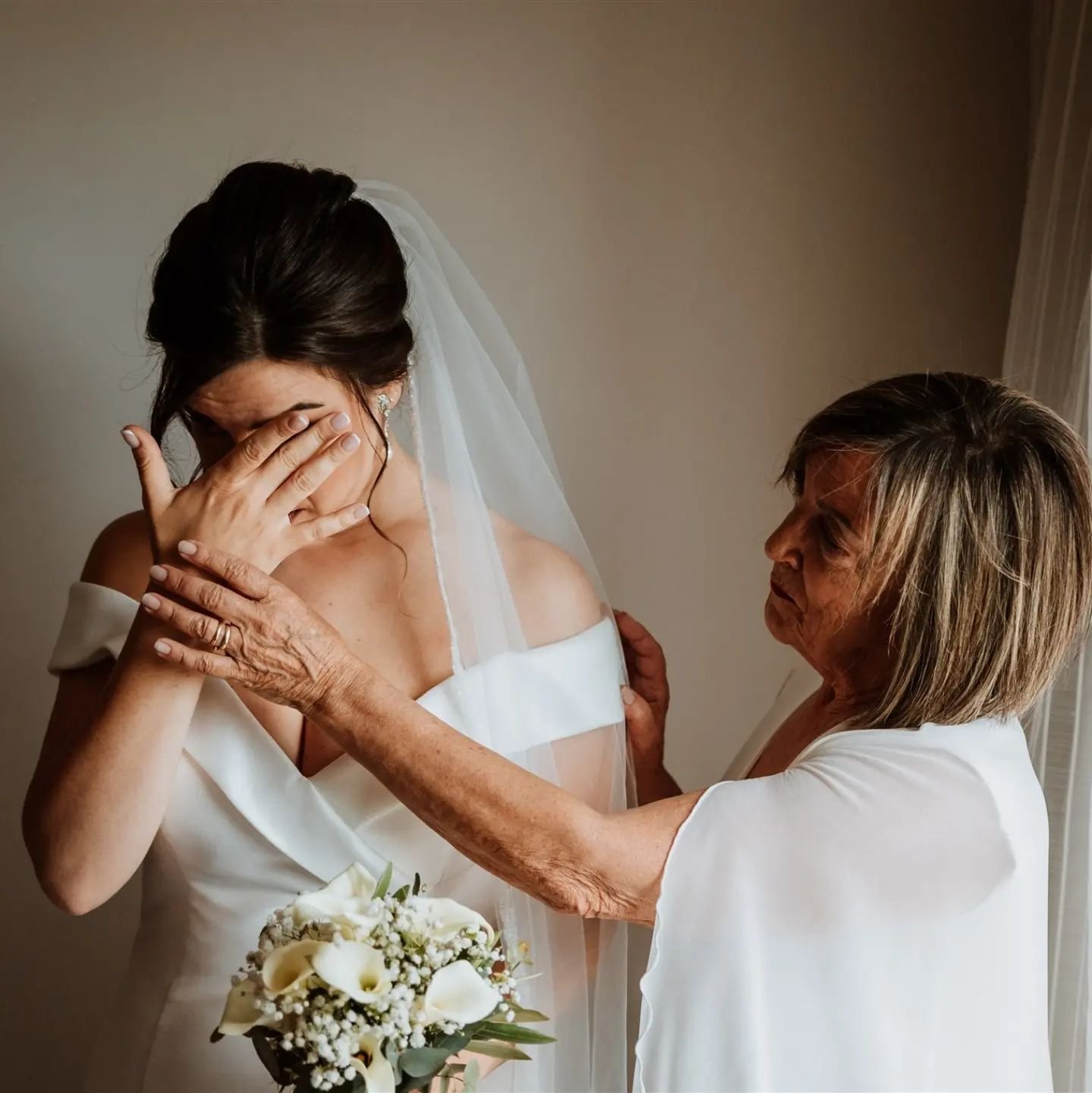 Somos un iceberg de emociones, lo que se ve por fuera es solo una peque&ntilde;a muestra de lo que nos inunda por dentro.

Nosotros vemos unas im&aacute;genes hermosas y emotivas de Bea&amp;Carlos, ellos las sienten por dentro y calientan su coraz&oa