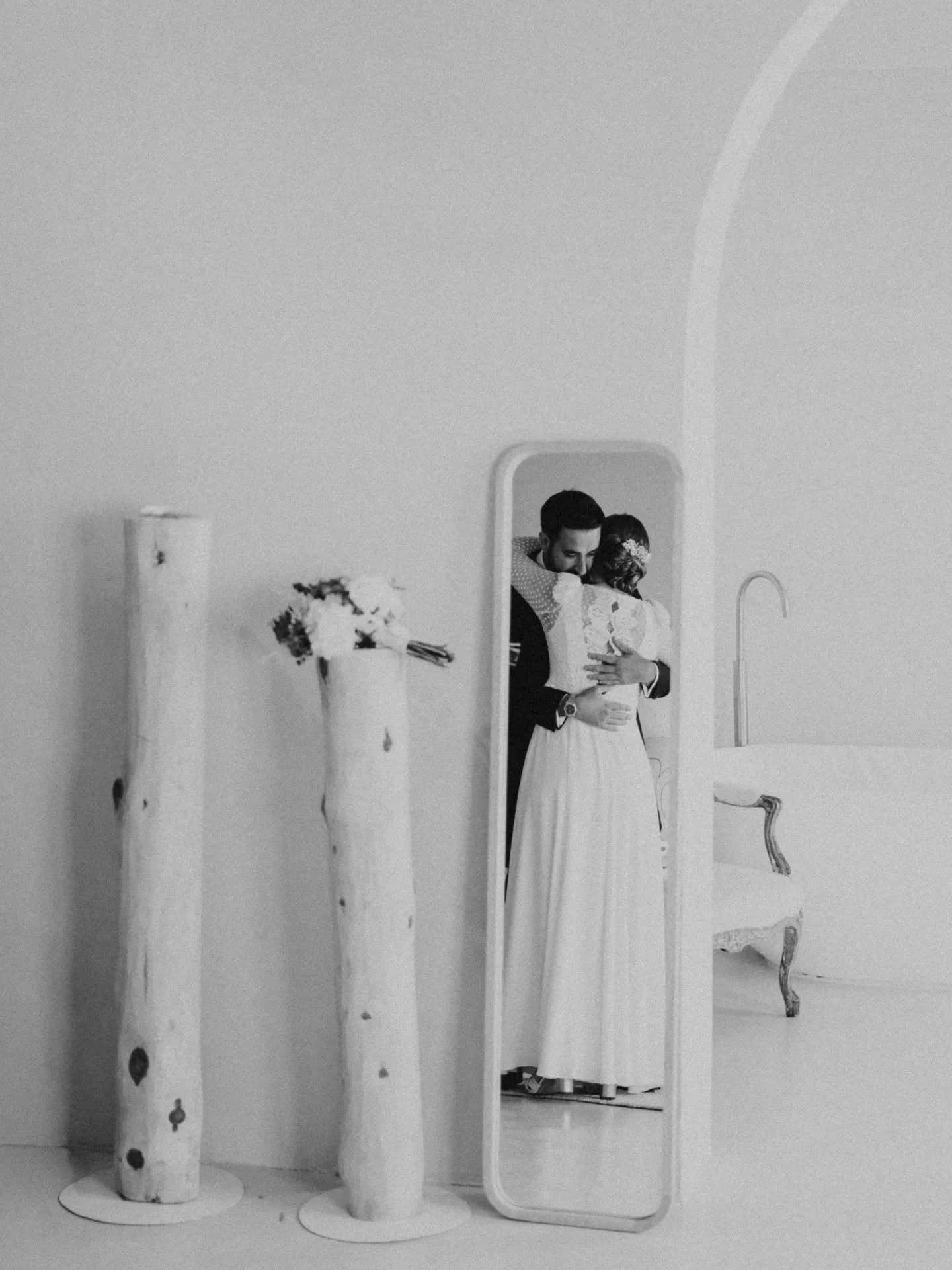 Esa primera vez siempre deja huella, es de esos momentos que no se olvidan. Os hab&eacute;is imaginado mil veces de novios, pero ese first sight siempre estar&aacute; entre los momentos top de vuestro d&iacute;a. 

Elena y Marcos quer&iacute;an vivir