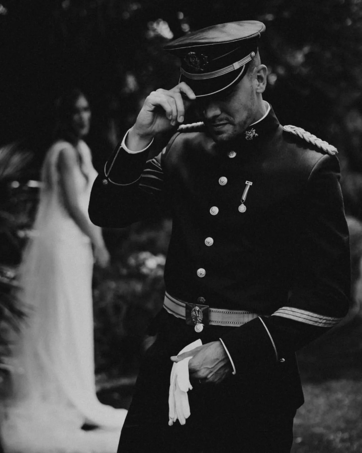 Mayo est&aacute; repleto de aniversarios bonitos. Feliz d&iacute;a D&amp;G.
.
.
En el encantador @habitatsella
🖤
.
.
.
#habitatdelsella #conamor #fotografodebodas #bodaszaragoza #josereyeswedding