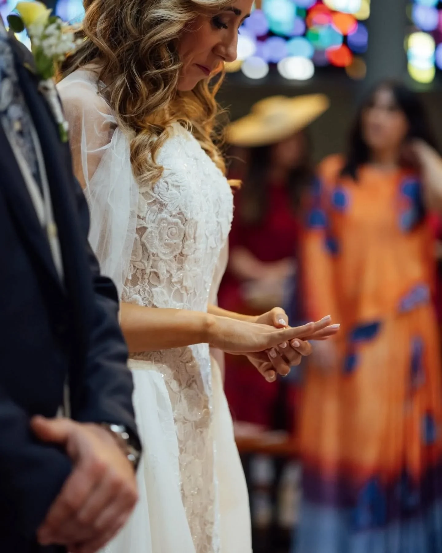 A&uacute;n emocionado con la boda de este s&aacute;bado, Paula y Juan son un amor y nos regalaron un d&iacute;a precioso lleno de gente bonica y alegr&iacute;a sincera. Qu&eacute; suerte de haberles encontrado ☺️
.
.
.
Y aqu&iacute; los artistas que 