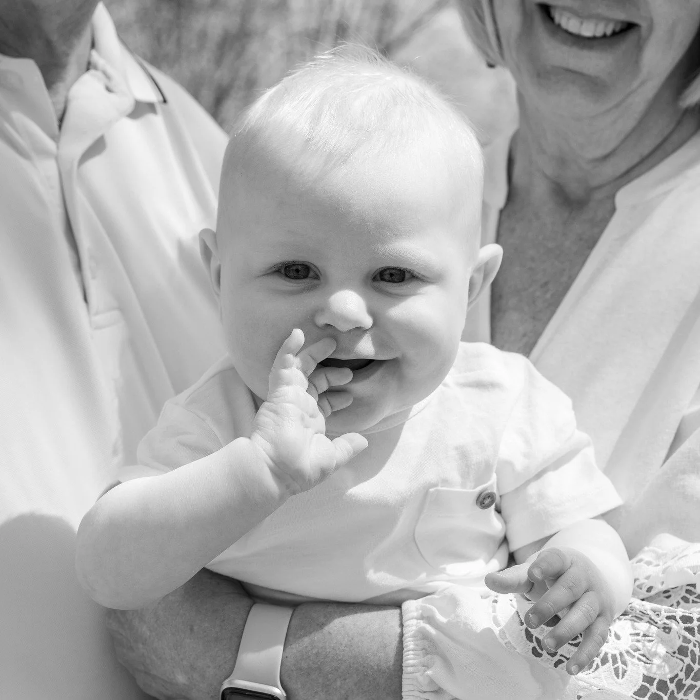 As a photographer, I&rsquo;ll never complain about these beautiful warm days we&rsquo;ve been getting. ☀️ There&rsquo;s just something so special about getting families outside, soaking up the sunshine, and capturing memories they&rsquo;ll cherish fo