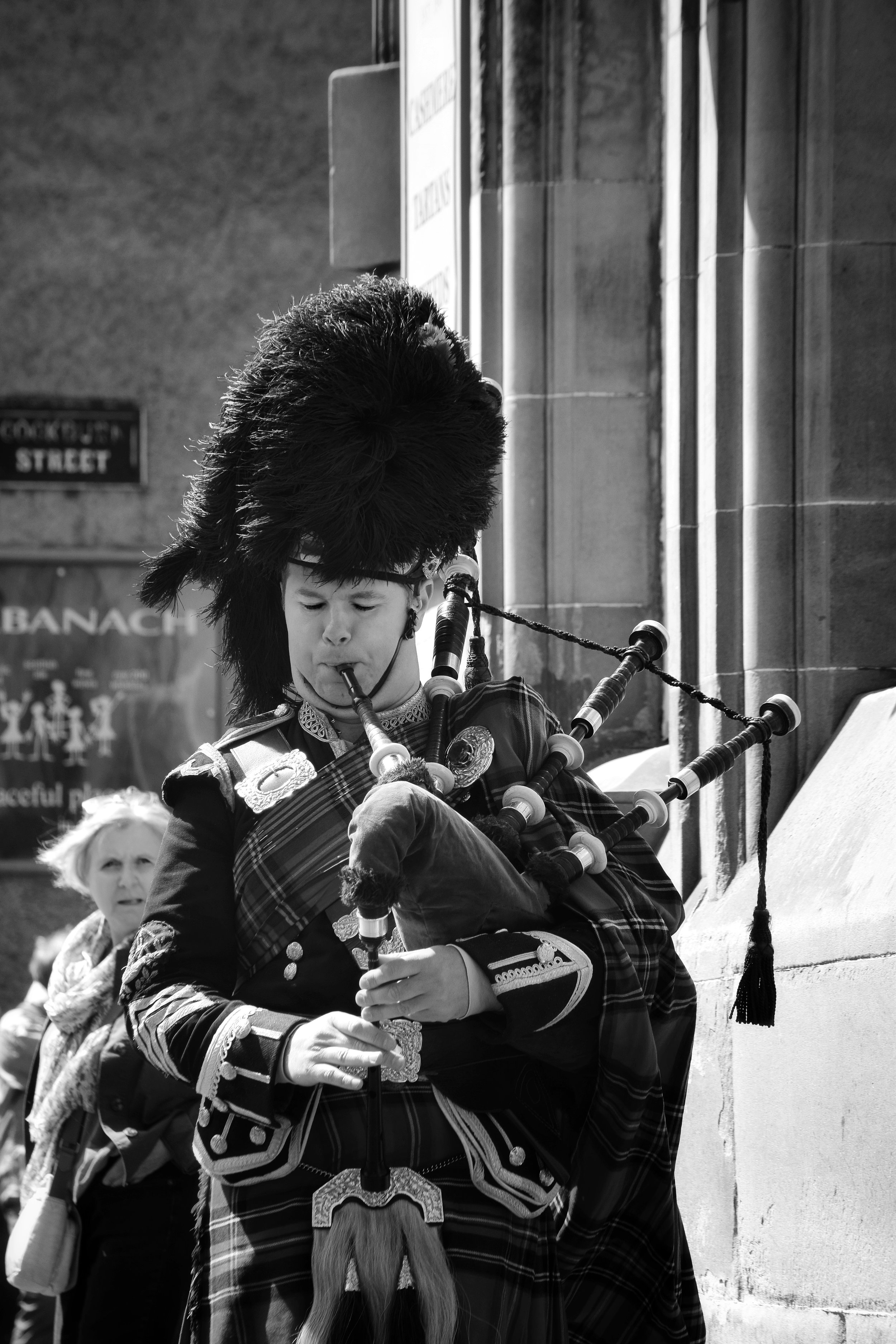 The Scandalized Bagpiper (Cockburn Street, Edinburgh, Scotland)