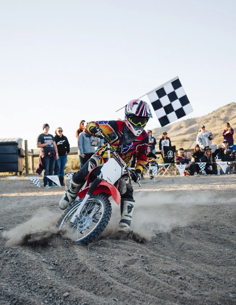 women-motorcyle-dirtbike-camp-female-badass-motorbike-racing-california-oregon-02