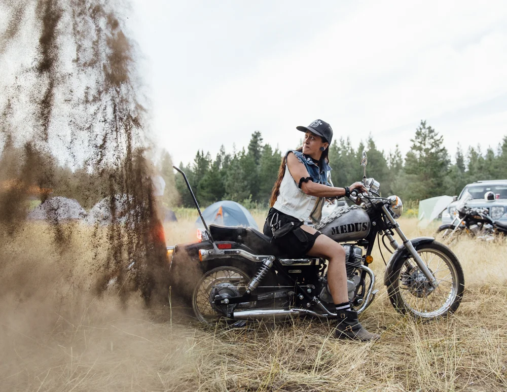 women-motorcyle-dirtbike-camp-female-badass-motorbike-racing-california-oregon-01