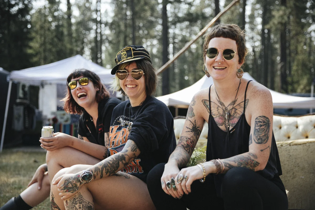 women-motorcyle-dirtbike-camp-female-badass-tattoos-motorbike-racing-california-oregon-beer-03