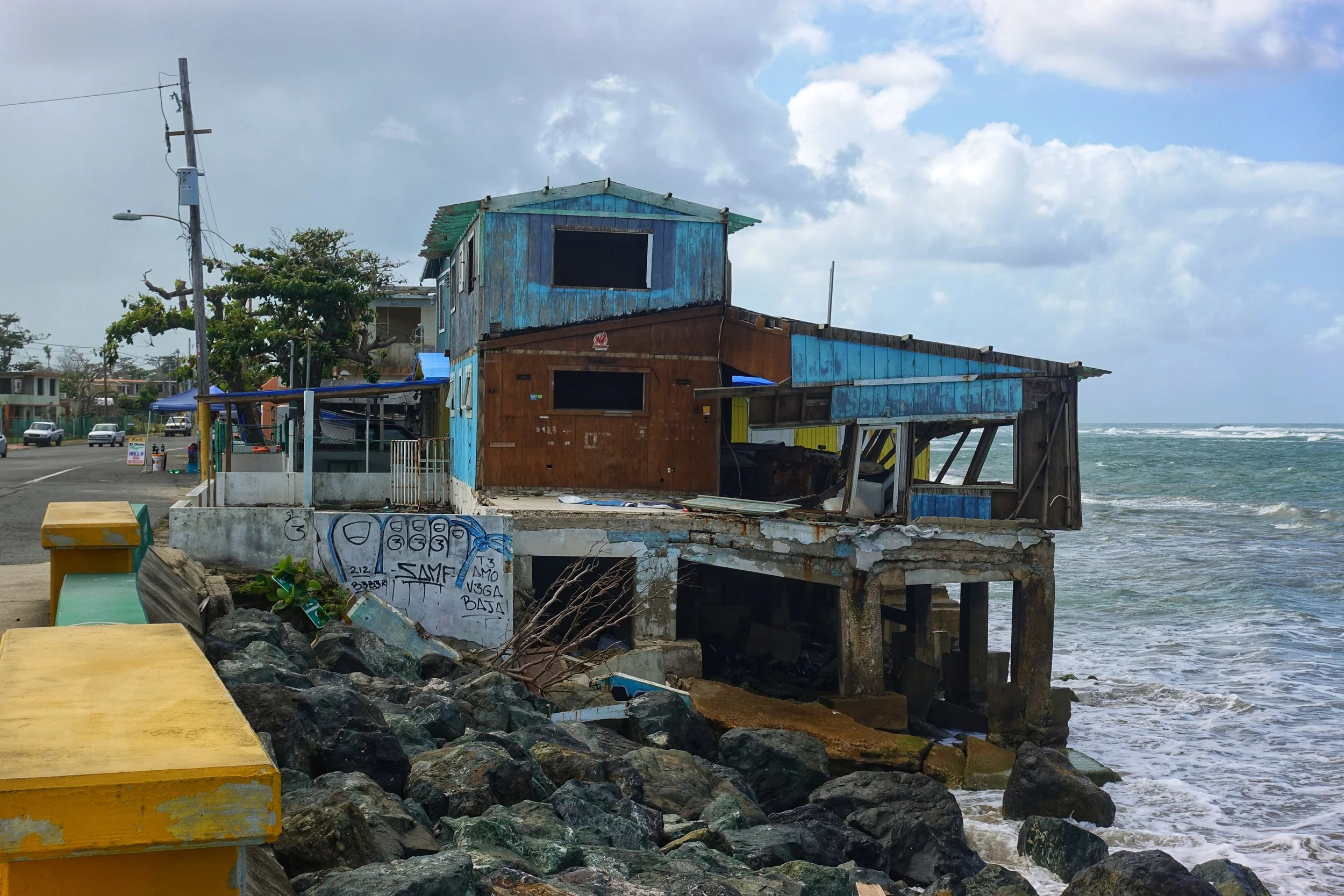 It was a little difficult to buy food if I wanted to stay along the coastline. I was grateful for the bread that the people at Spiga Cafe gave me as I didn't want to go inland unless I had to. 