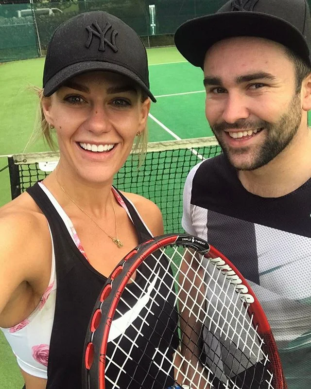 Tonight we decided to skip our usual gym work out and go to our local tennis courts and play tennis! Was so much fun even though I lost every single game 😂🎾 I am so hot and sweaty now - what a fun way to get some cardio in.