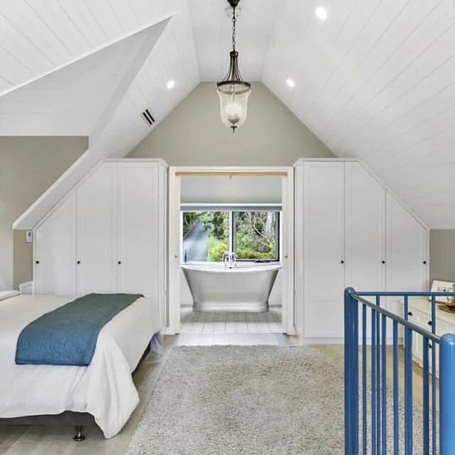 A project of ours in Mt Eliza.
This picture is of the loft. 45 degree pitched roof with adjoining 45 degree dormas. Timber lined ceilings 👌🏼 #parkerbuildingmelbourne ...
.
#parkerbuilding #carpentry #building #builder #timber #mteliza #dreambuild #