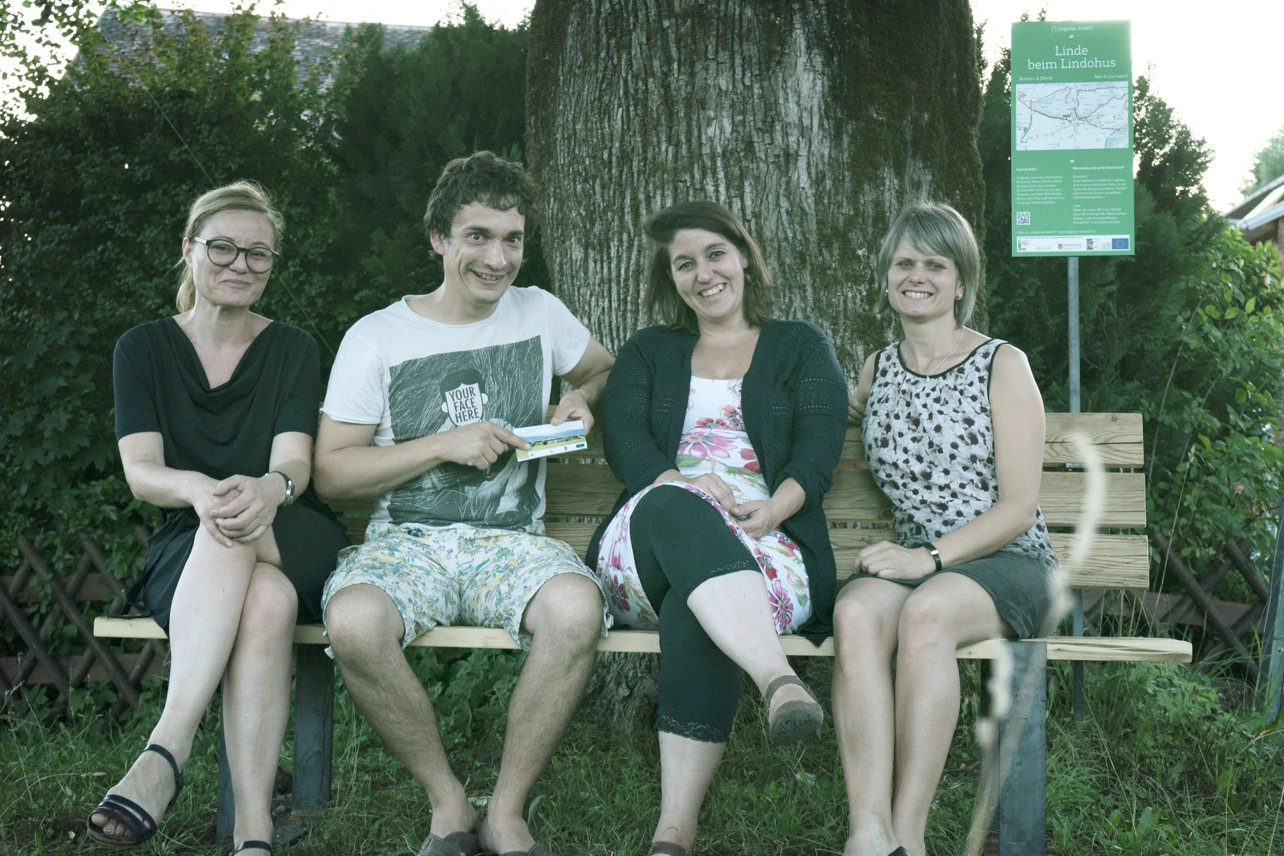 v.r.n.l.: Bürgermeisterin Annette Sohler, Tourismus-Obfrau Dagmar Timmers-Fehr, Peter Steurer - Regionalentwicklung Vorarlberg, Isabella Natter-Spets - Projektleitung "Lingenau erzählt"