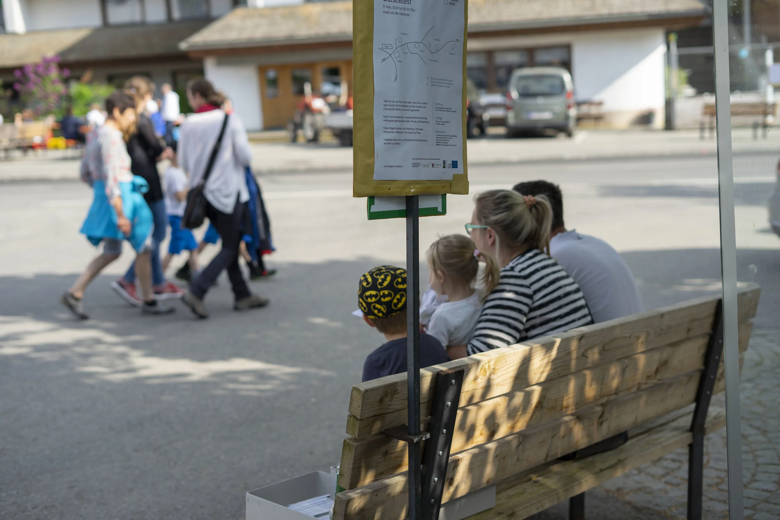Auf einem Bänkle kann man tausendundeine Sache besprechen, man kann dort aber auch ein Fest veranstalten.