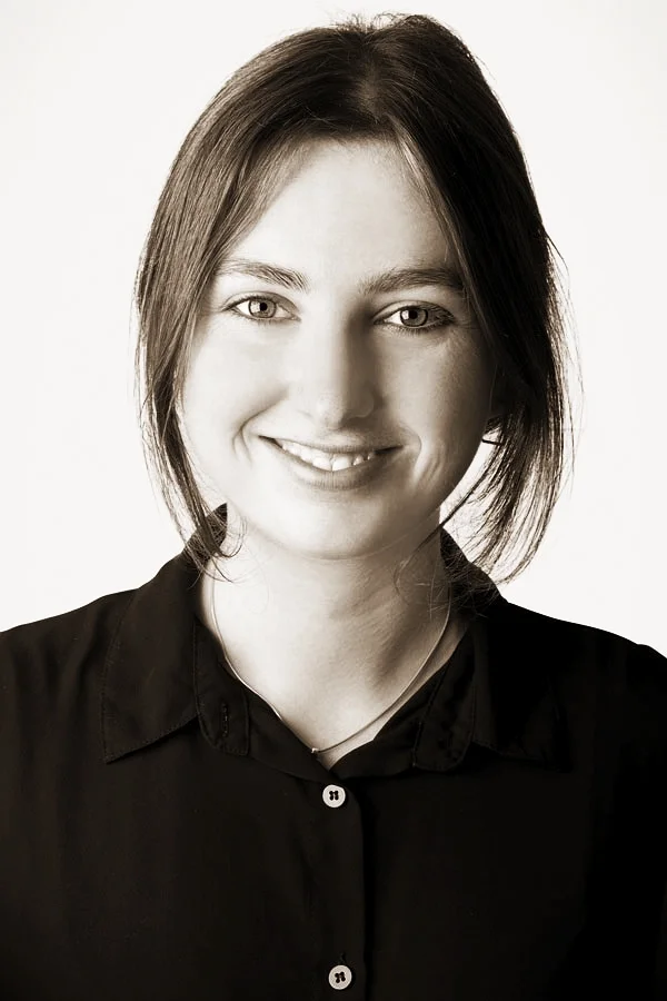 Sinead Martin Sinead is completing her undergraduate studies in Architecture at UNSW and was mentioned on the Dean's Merit List in 2016. A keen seamstress and avid explorer, Sinead is interested in weaving these skills into the design and spatial curiousity of her work. Having lived in Japan and Europe, she is also deeply influenced by travel and culture, seeking to absorb different ways of living into her design language. Outside of work and studies, Sinead is a diehard Swans supporter.