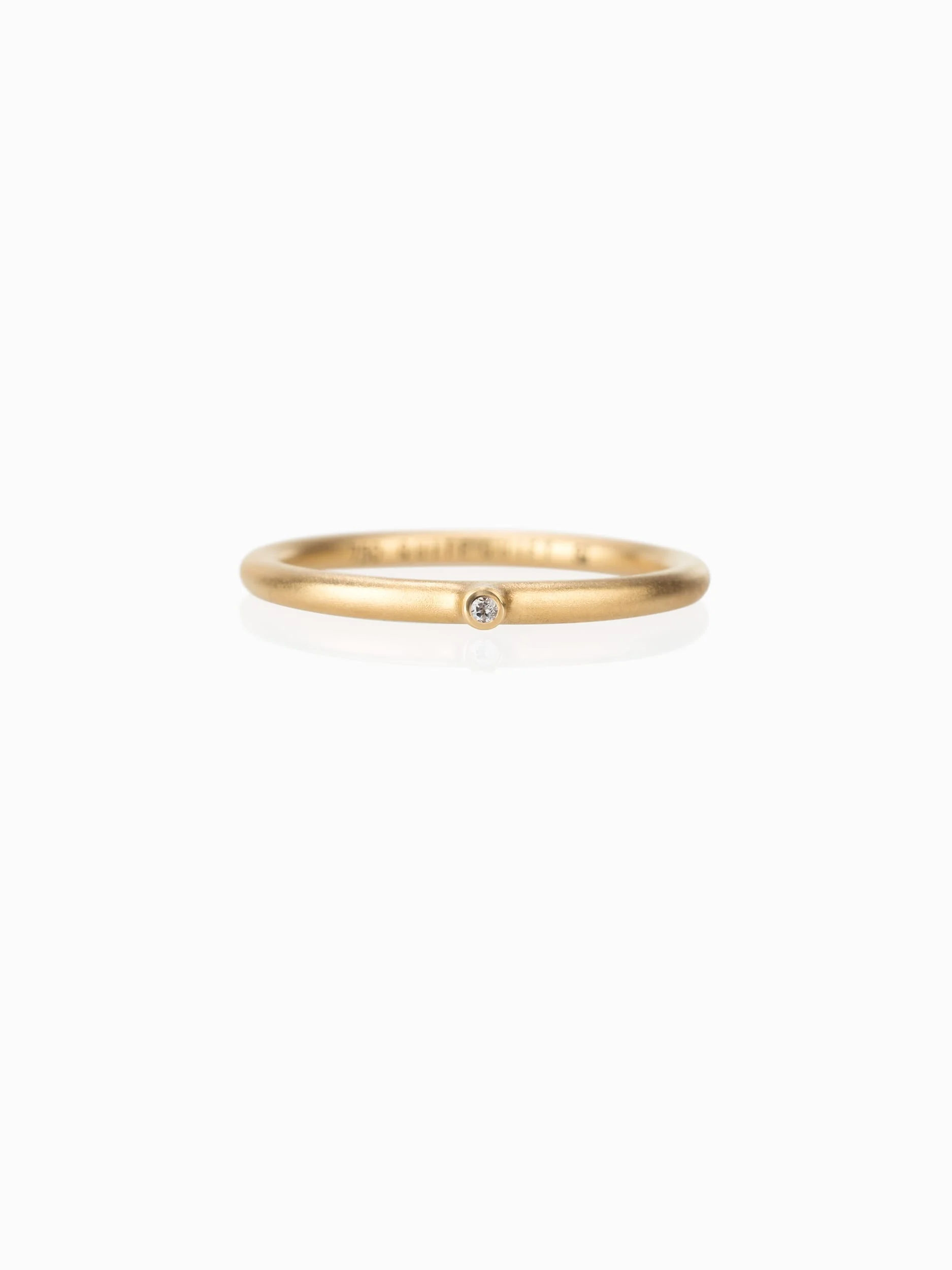 QuiteQuiet_Transitions_RingNo6_FairtradeGold_WhiteSapphire_Top_Transparent_HiRes.jpg