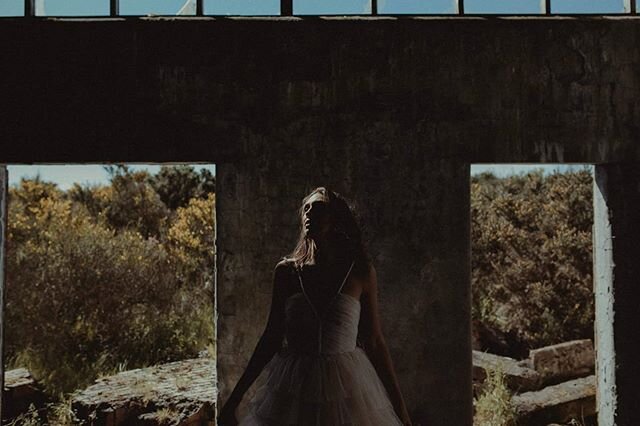 Re visiting some older projects 🙌
.
@staceface26
@amm_team
@unbridaledb
@days_of_dahlia
#junebugweddings 
#scottishweddings  #unconventional_photographer #wearetheweddingcollective #alternative&nbsp; #weddingphotography  #photographyfarm&nbsp; #tiet