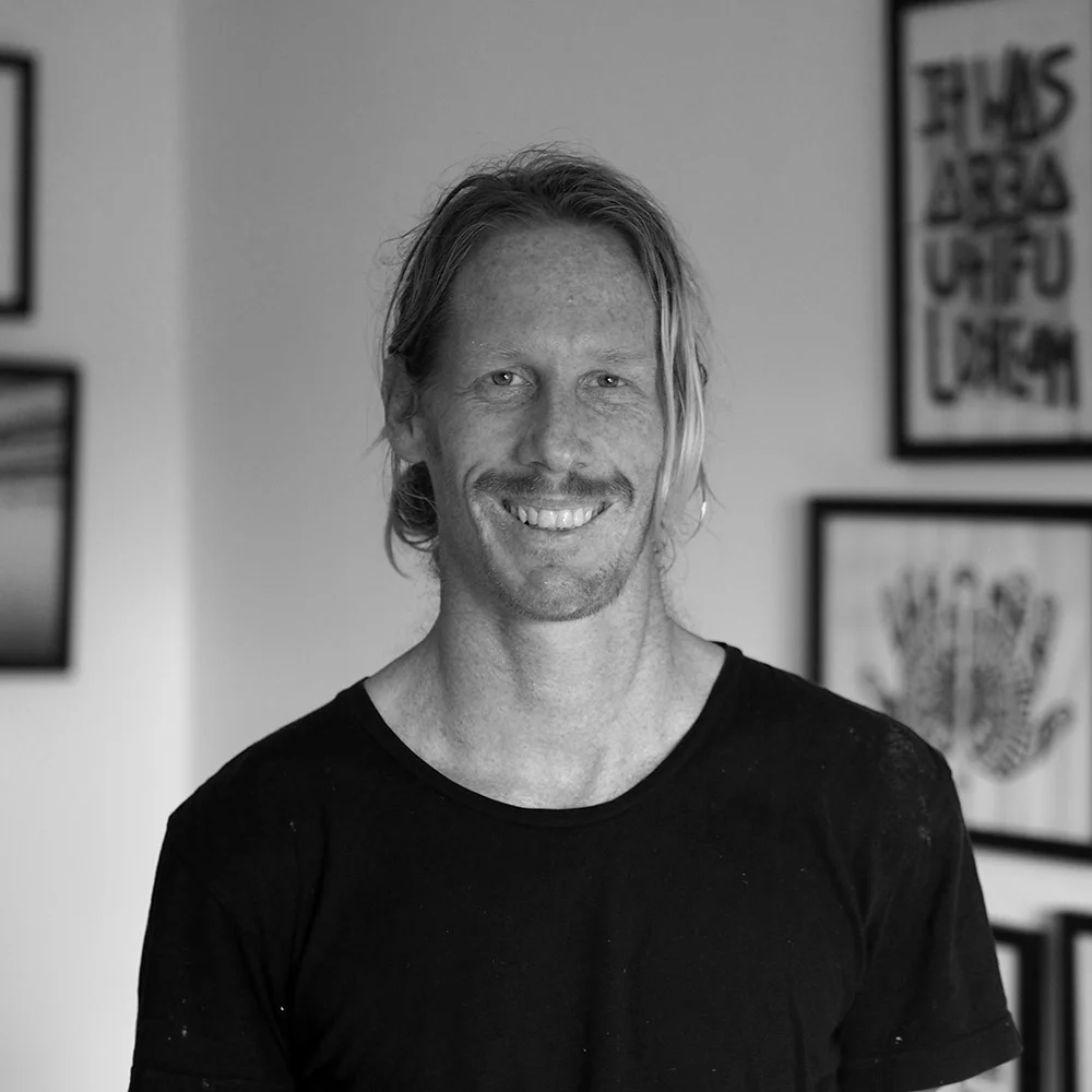 P1019089a_crop1000bw.jpg