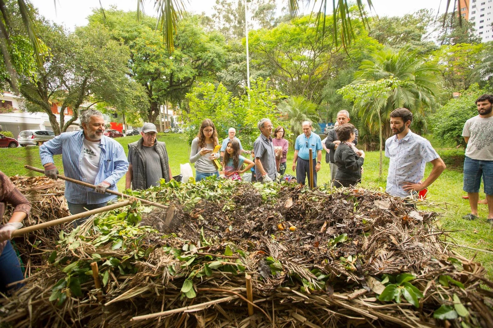 Working towards a more sustainable neighborhood, together: members of Ecobairros, a community-led volunteer group in São Paulo, Brazil, joined forces to revitalize neighborhood springs during the city’s worst water crisis in decades.