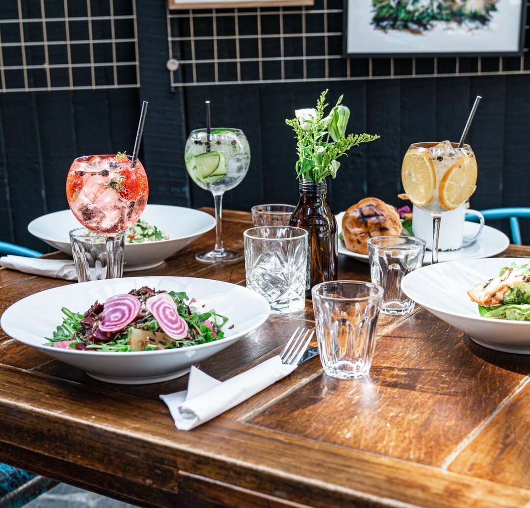 Start your week off right with some great food and amazing drinks! Join us today to get your hands on some delicious cuisine and get ready for a big week! 

Give us a call or send us an email to book in now!
☎️0208 815 1793
💻reservations@victoriasta