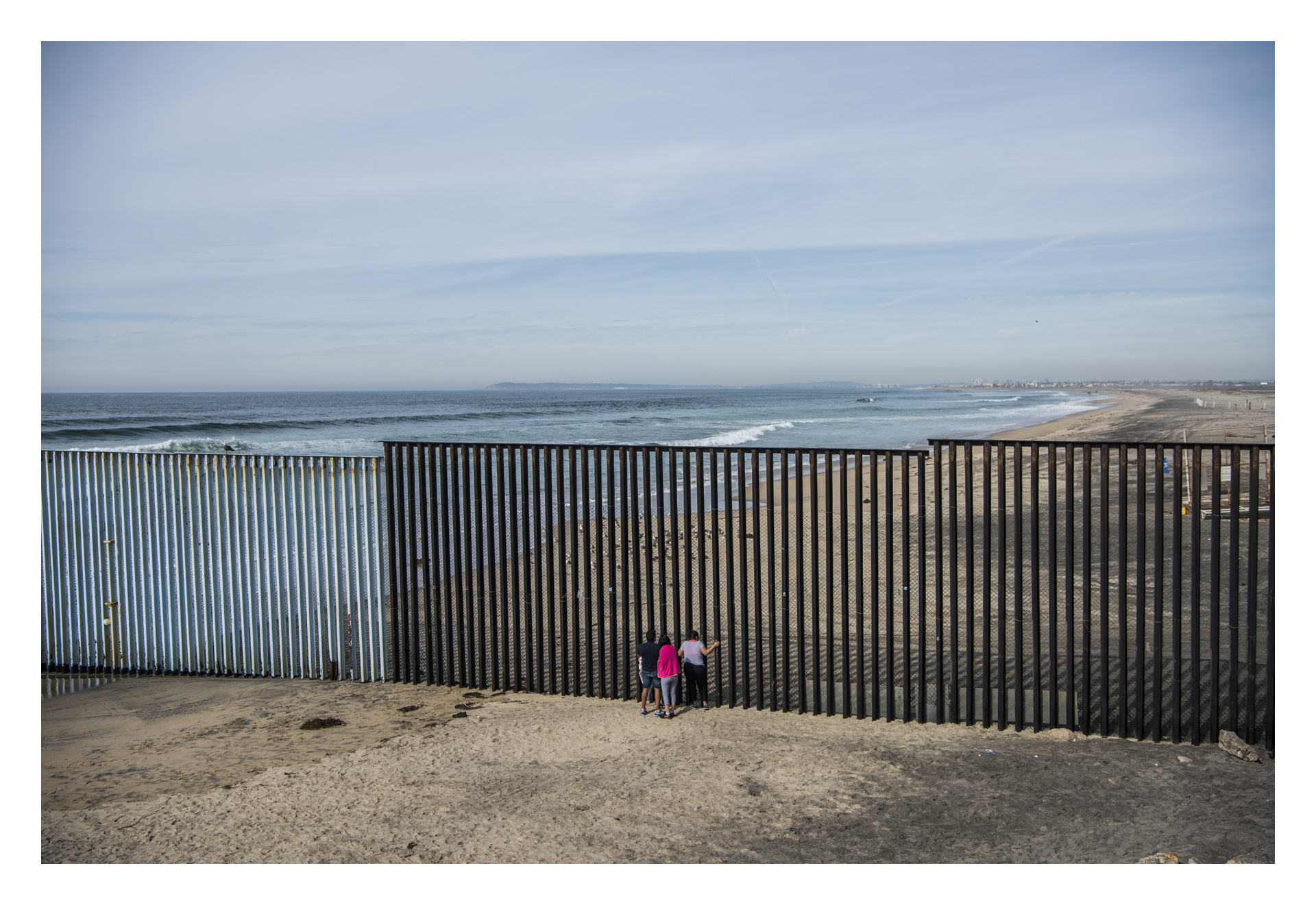  Mexico, Baja California, Tijuana Beach, 01 February 2017

A Mexican family looking throught the US-Mexican border fence.

Sebastian Liste / NOOR 