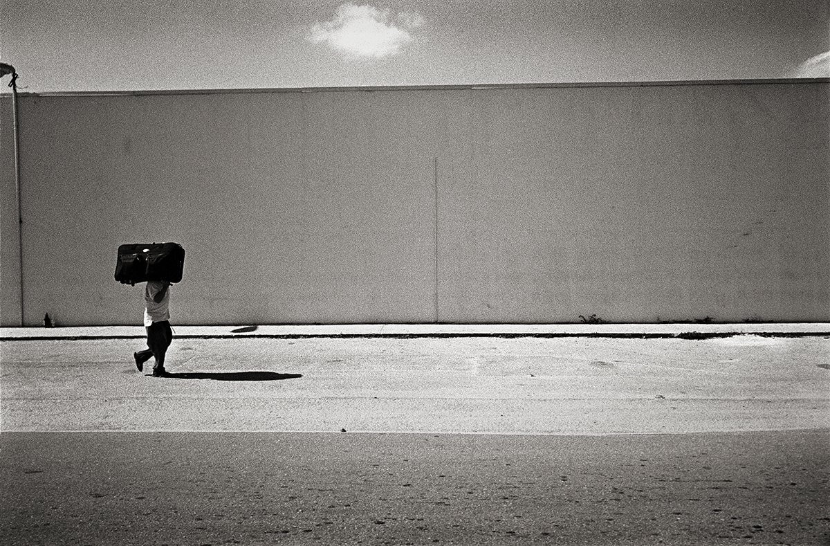 USA, Immokalee, January 2005, Migrant carrying a suitcase. Immokalee is located in Central Florida and has been a flashpoint in the immigration debate.