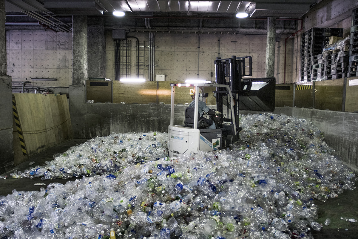  Japan, Tokyo, Minato, 18 August 2016

Minato resource recycle center, plastic, cans, pet bottles are being recycled here.

Kadir van Lohuizen / NOOR 