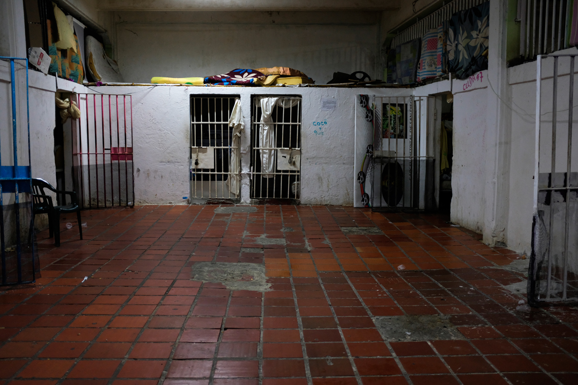 COLOMBIA - PRISON A LA CARTE 
