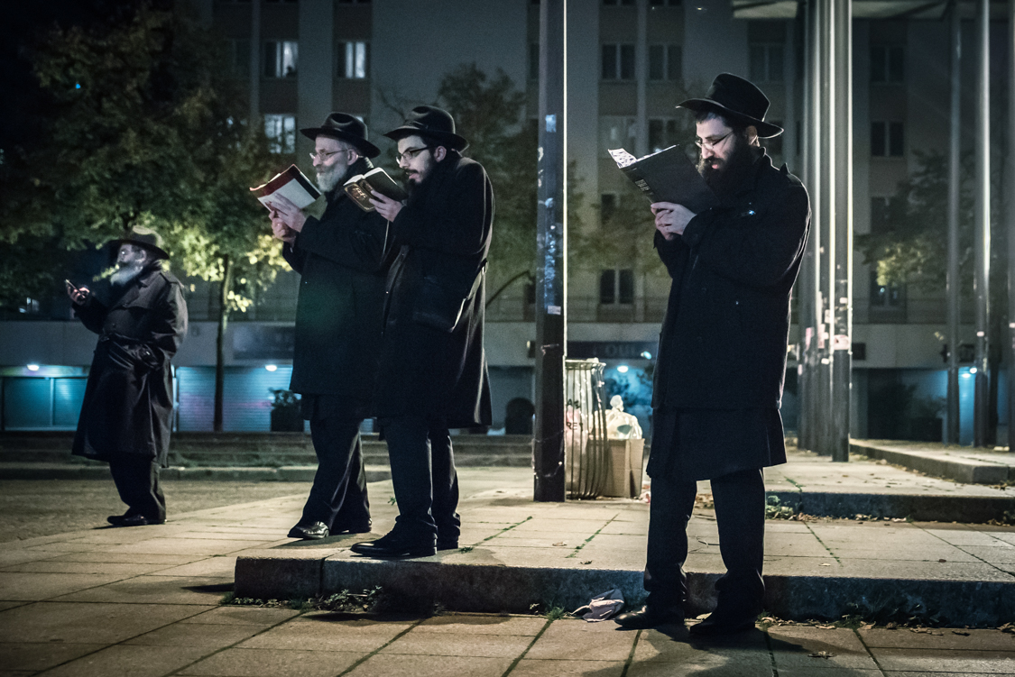  On the 6th night of the Sukkot celebration, men from the Loubavitch community, a branch of Hasidism, isolate themselves to study  the Deuteronomy book. They will be spending the entire night reading it, before going to the synagog early in the morni