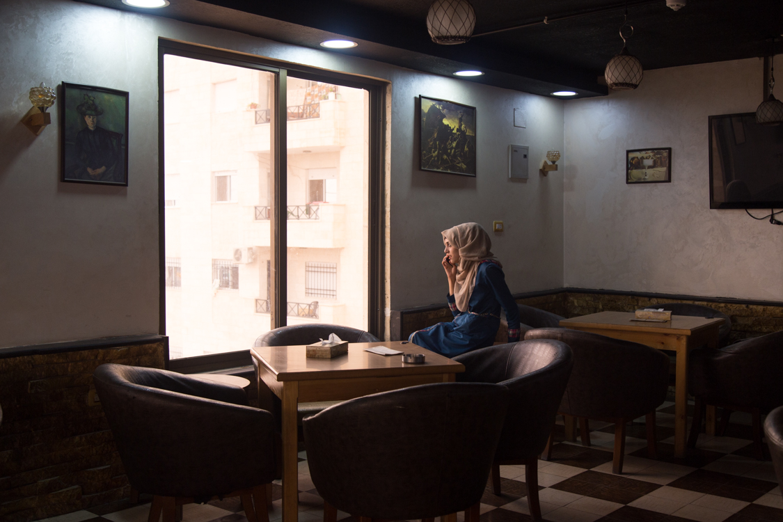  “Jordan” is a travel diary that give a feeling on nowadays Jordan's society. 
Since the war started in Syria in 2012, 657 000 Syrian refugees try to build a new life in Jordan.
Lucie went to the cities of Amman, Irbid, Zarqa and in Zaatari Refugee c