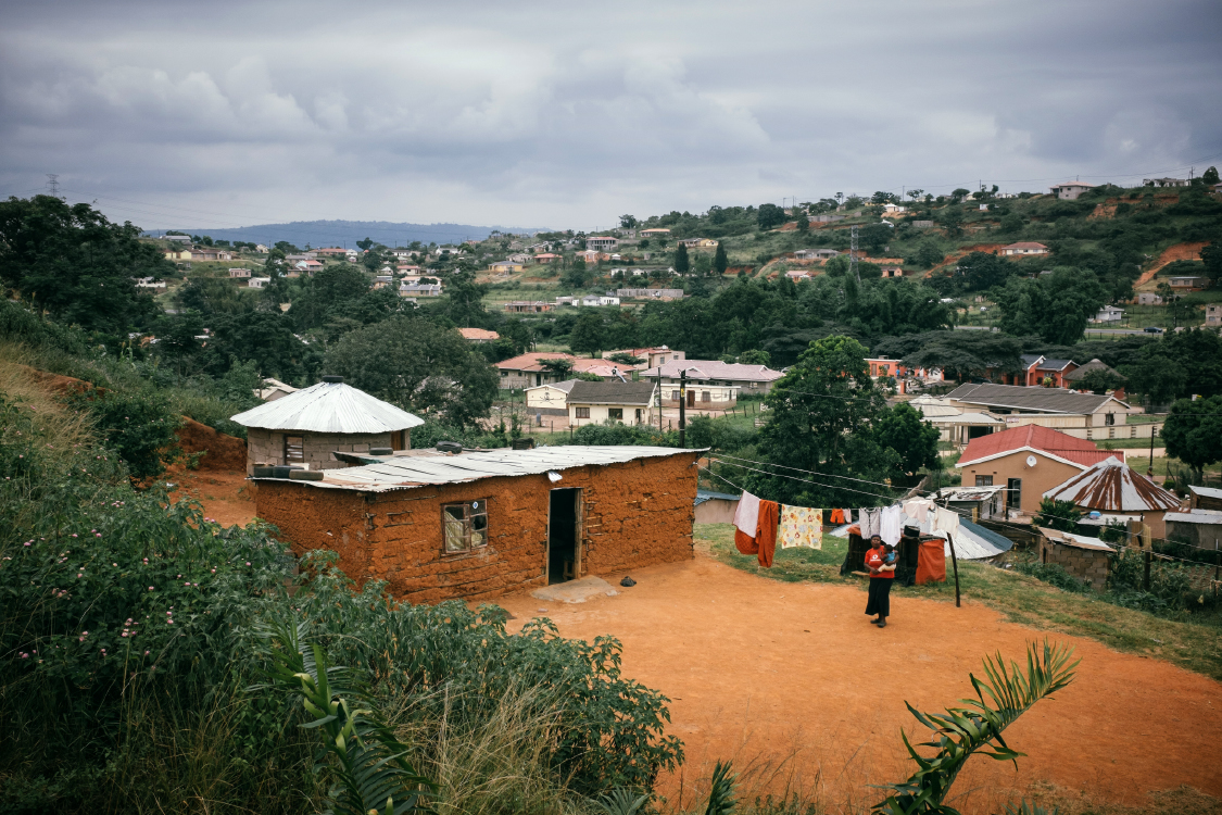  An overview of a part of the settlement, which stretches over a wide and hilly area. 