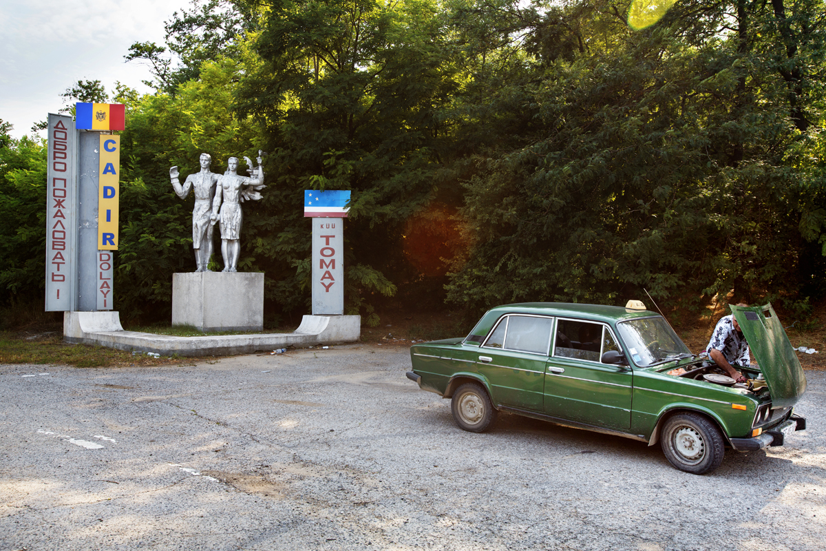  Moldova. Tomay, Gagauzia - July 2017

Taxi driver stoped to check his car along the road Comrat-Ceadir Lunga. In the background the welcome Monument in the region of Ceadir Lunga, at the entrance of the city of Tomay. 