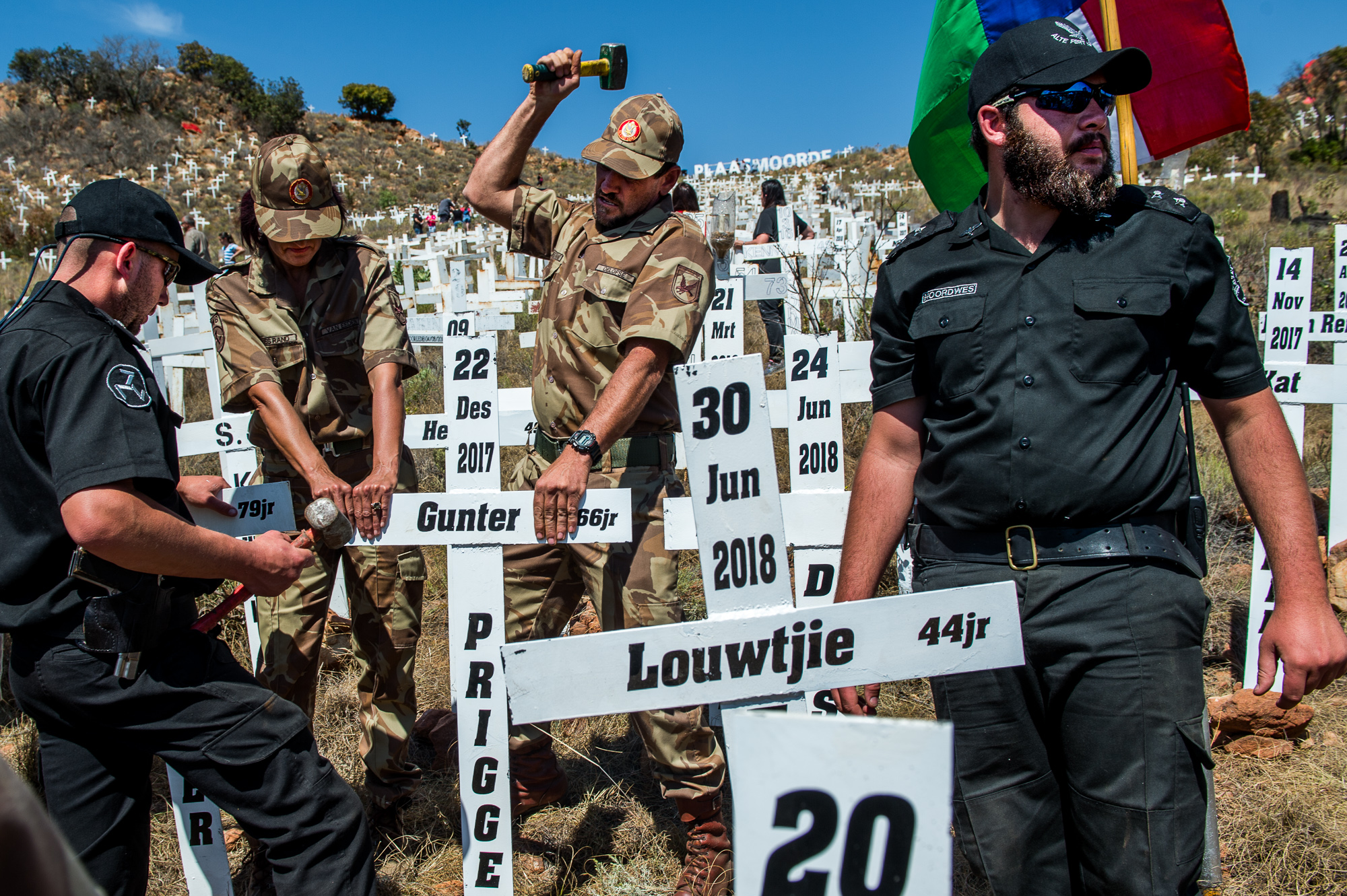  South Africa, Ysterberg, 01.09.2018 // Members of the Afrikaner Weerstandsbeweging place crosses for murdered white farmers in South Africa. Right-winged Afrikaners believe South Africa is on the brink or already in the process of a genocide against