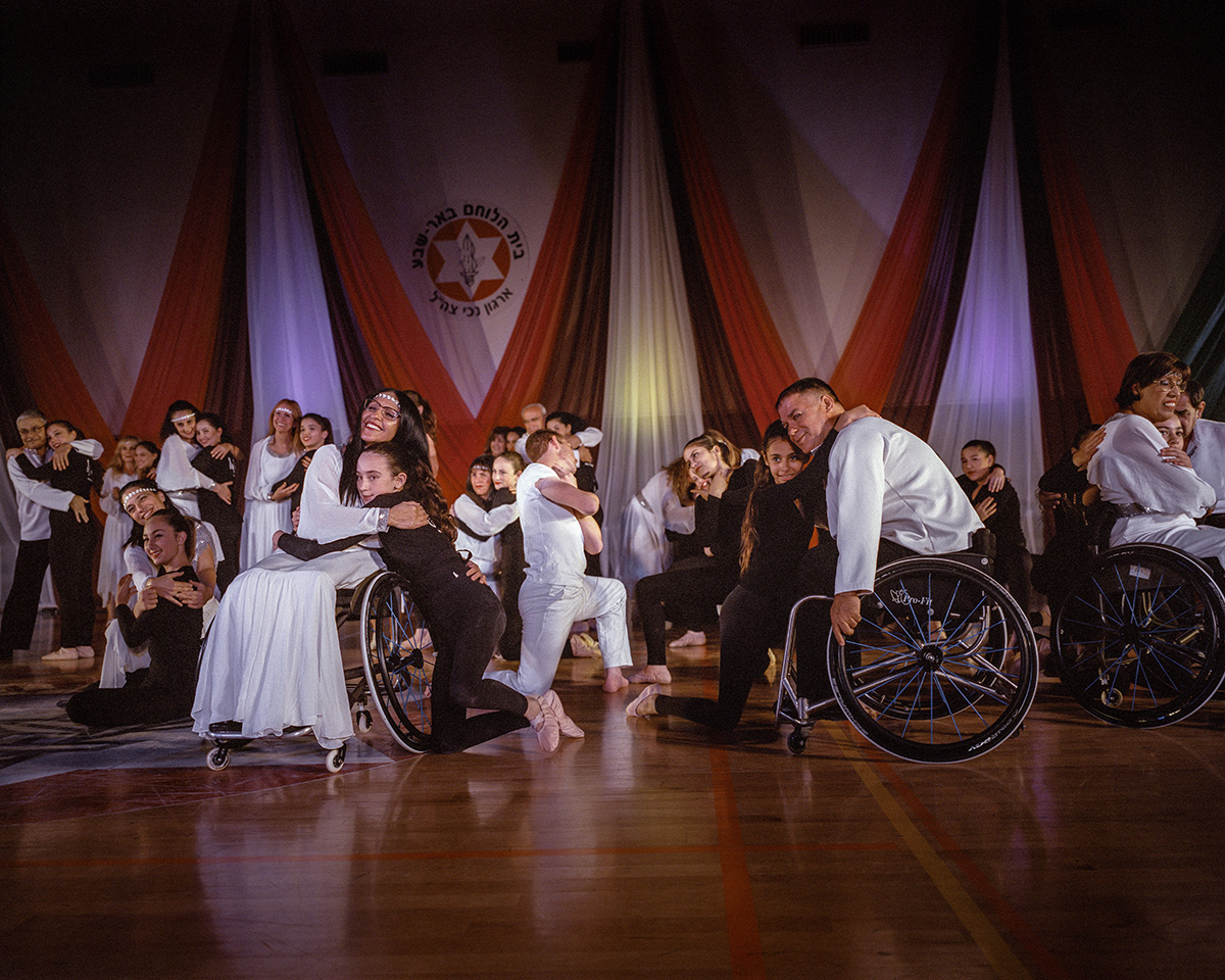  6. Dezember 2015. Beersheba, Israel. Tanzauffuehrung mit kriegsinvaliden Rollstuhlfahrern.

Engl.: December 6, 2015; Beersheba, Israel. Dance performance with disabled war veterans in wheelchairs.
 