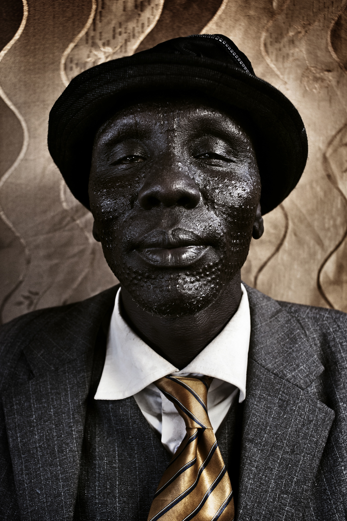  Ruazai Mav, clan chief of the Nuer people.

Kuajok, Warrap state, South Sudan. March 2011.
Peace talks between clan chiefs of the Dinka and Nuer people, the two largest ethnic groups in South Sudan. 