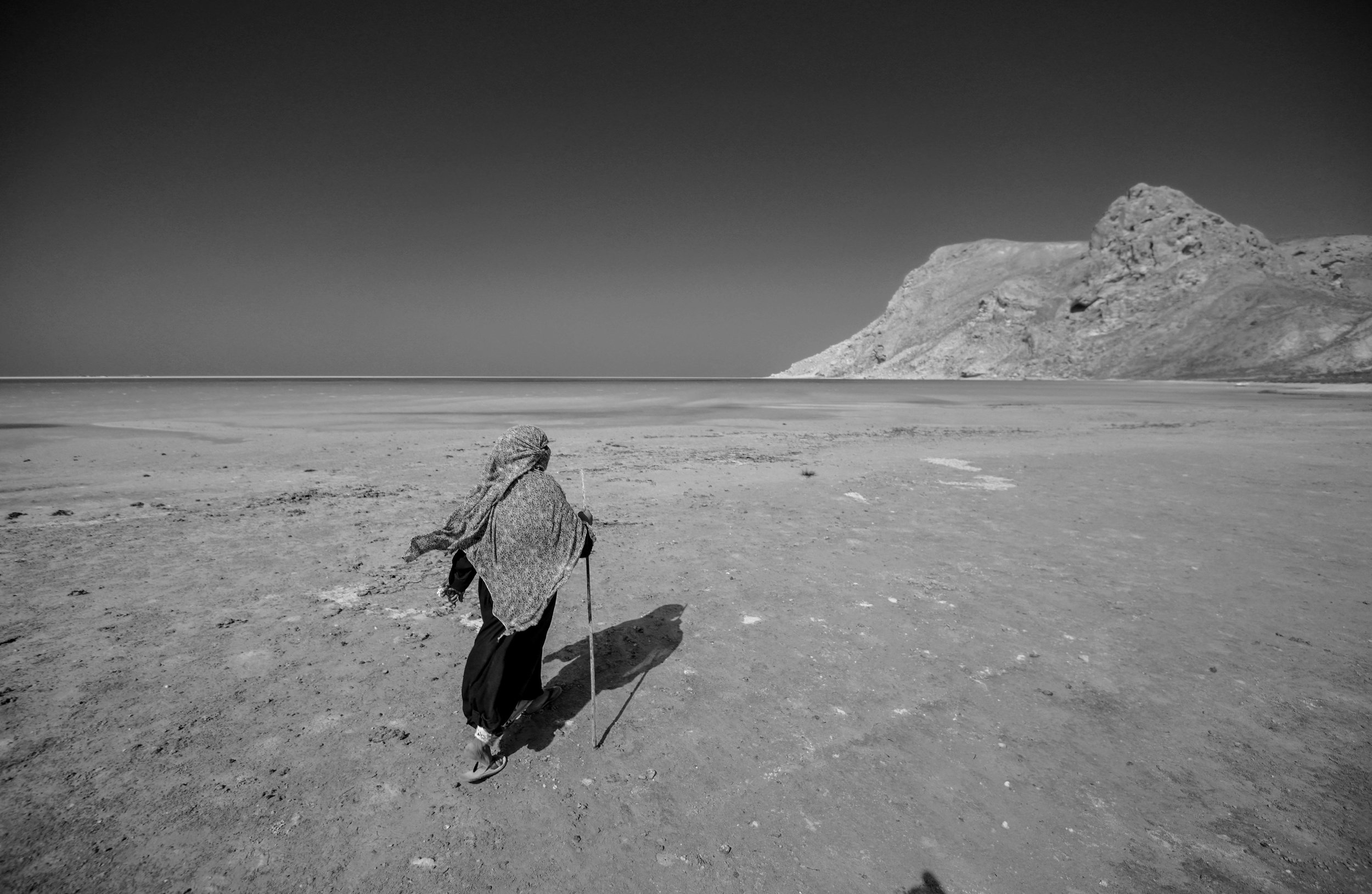  Project Socotra: The invisible Island February 2019
Salma (the woman on the picture) was born in a cave near the Detwah Laggon on Socotra. Her family lived in a cave for decades. Now she owns the land and a small house made of stones. She spent 2 m