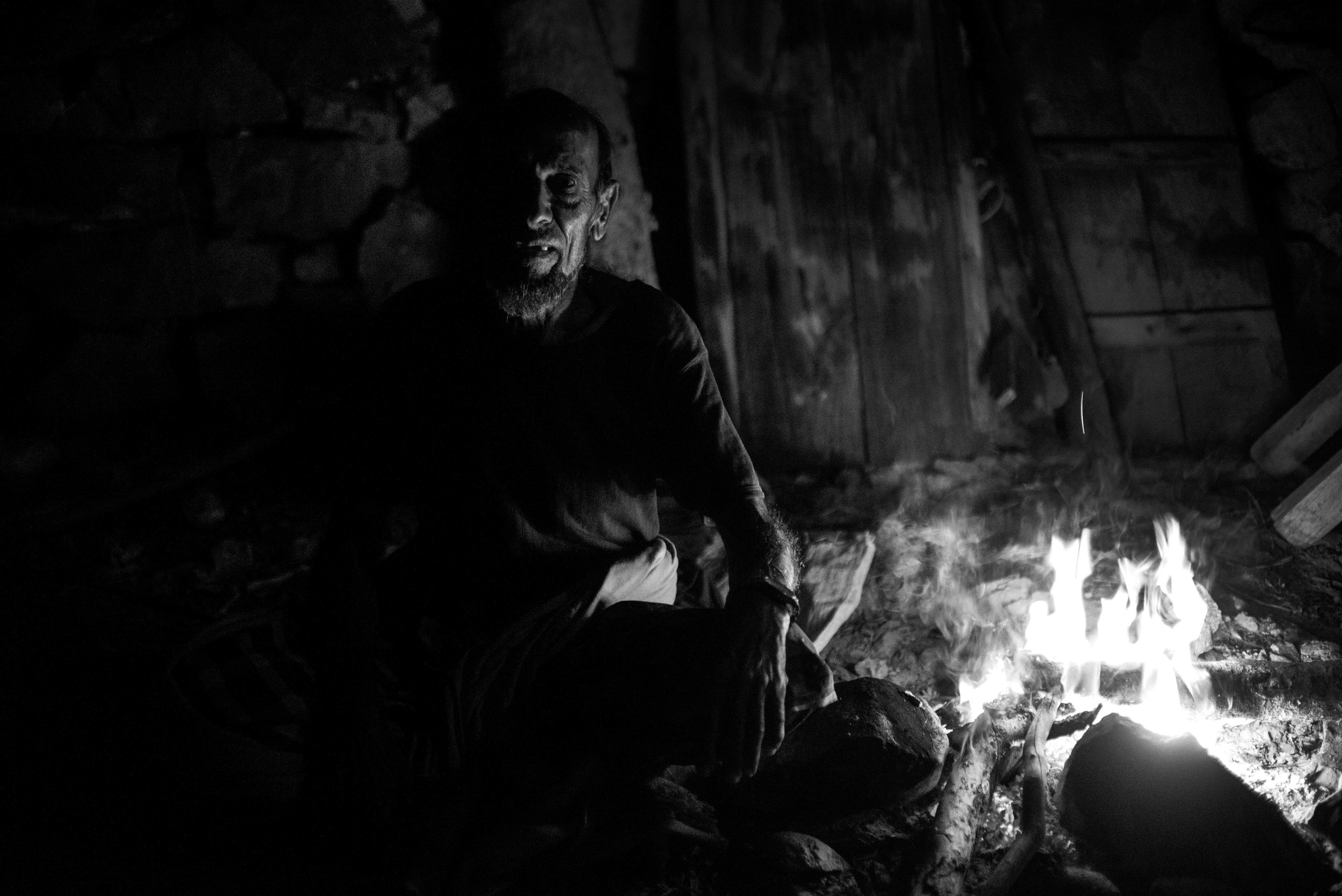  Project Socotra: The invisible Island February 2019
Old Bedouin pose for a picture next to the fire in his house in the Dragon Blood Tree forest. Many people migrate towards the city and the villages along the coast, some still leave high in the mo