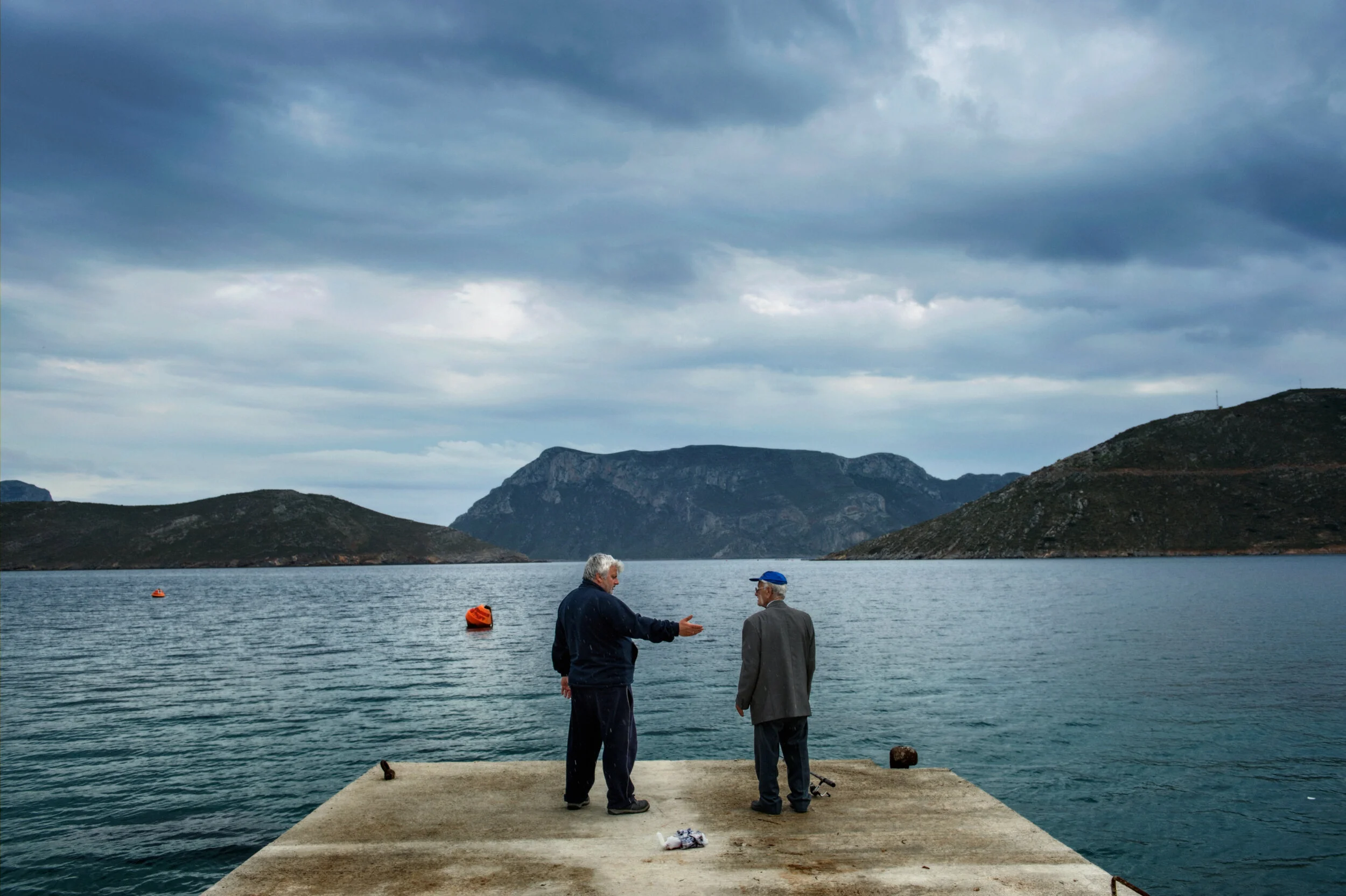  Greece, Kalymnos, 16 April 2015Ederly fishermen await the return of the boat from the fishing trip.Francesco Zizola / NOOR 