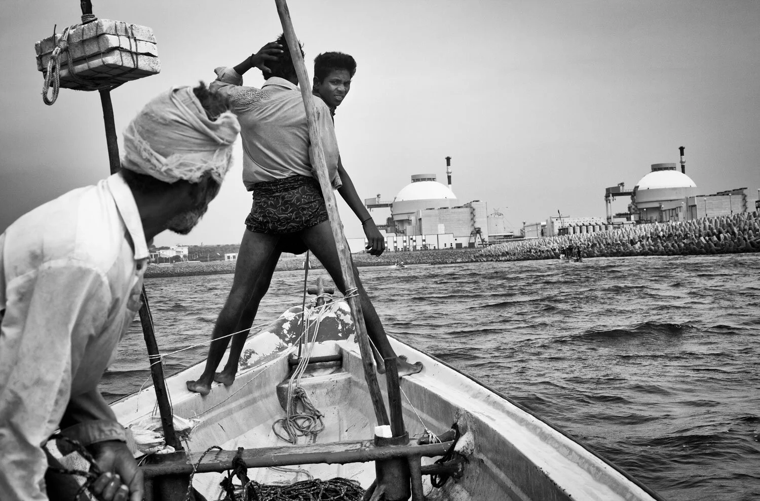  Fishermen proceeding towards the Koodankulam Nuclear Power Plant to lay a siege on World Fishermen Day, 2011. (Nov 21, Idinthakarai, India) 