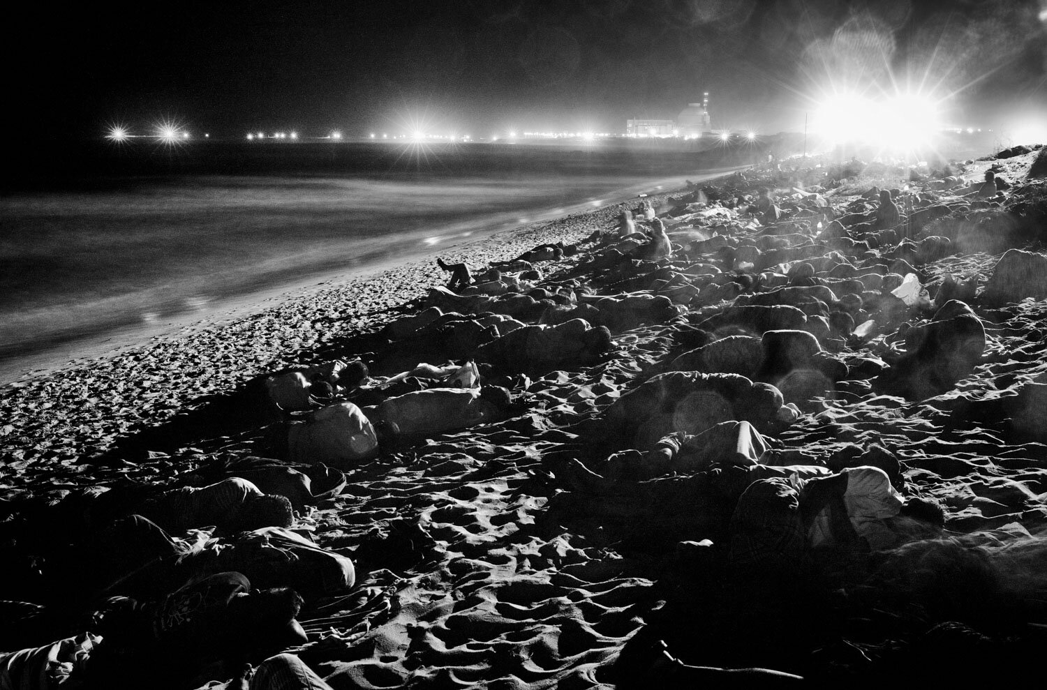  Thousands of villagers protesting against the commissioning of the plant sleep on the seashore with their kids near KNPP.  (September 09, 2012.) 