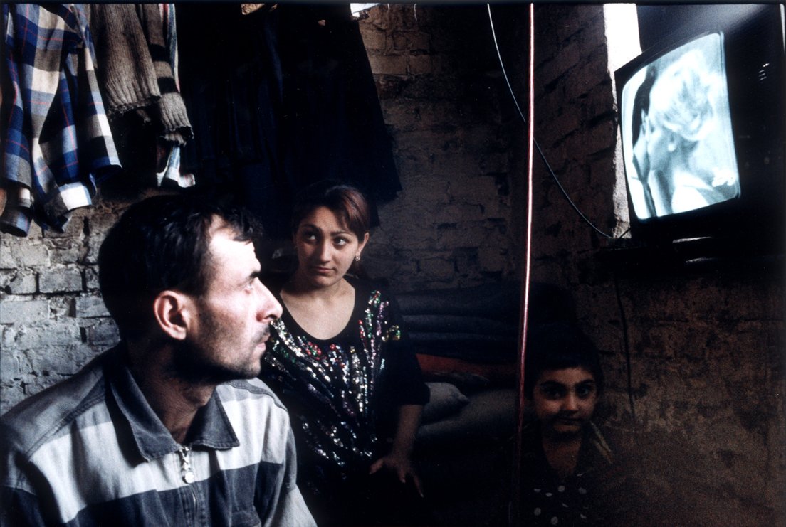  Refugees in a deserted cattle farm in Chechnya. December 1999.  Photo © Stanley Greene/ NOOR 