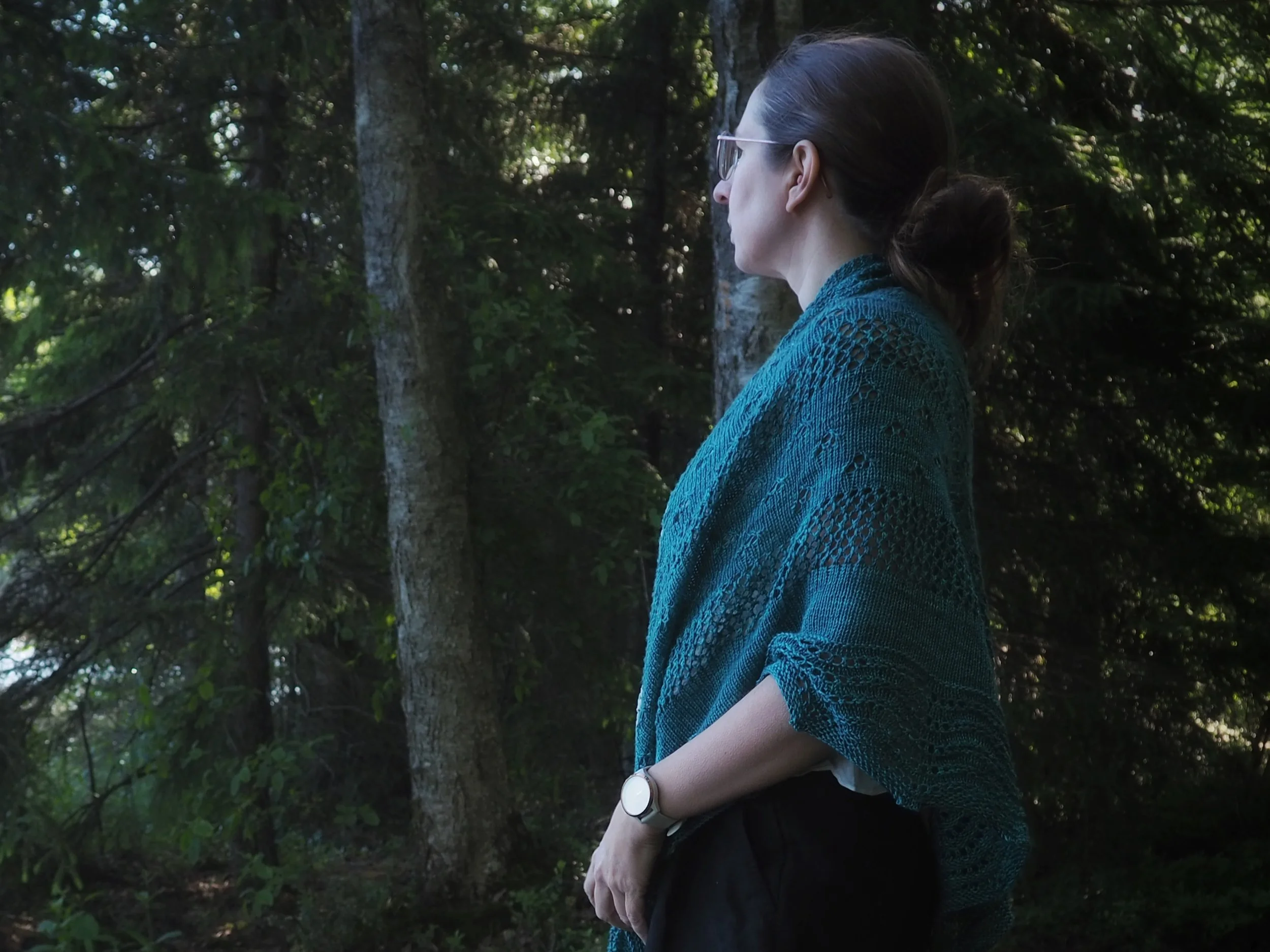 Triangle shawl knitting pattern with lace