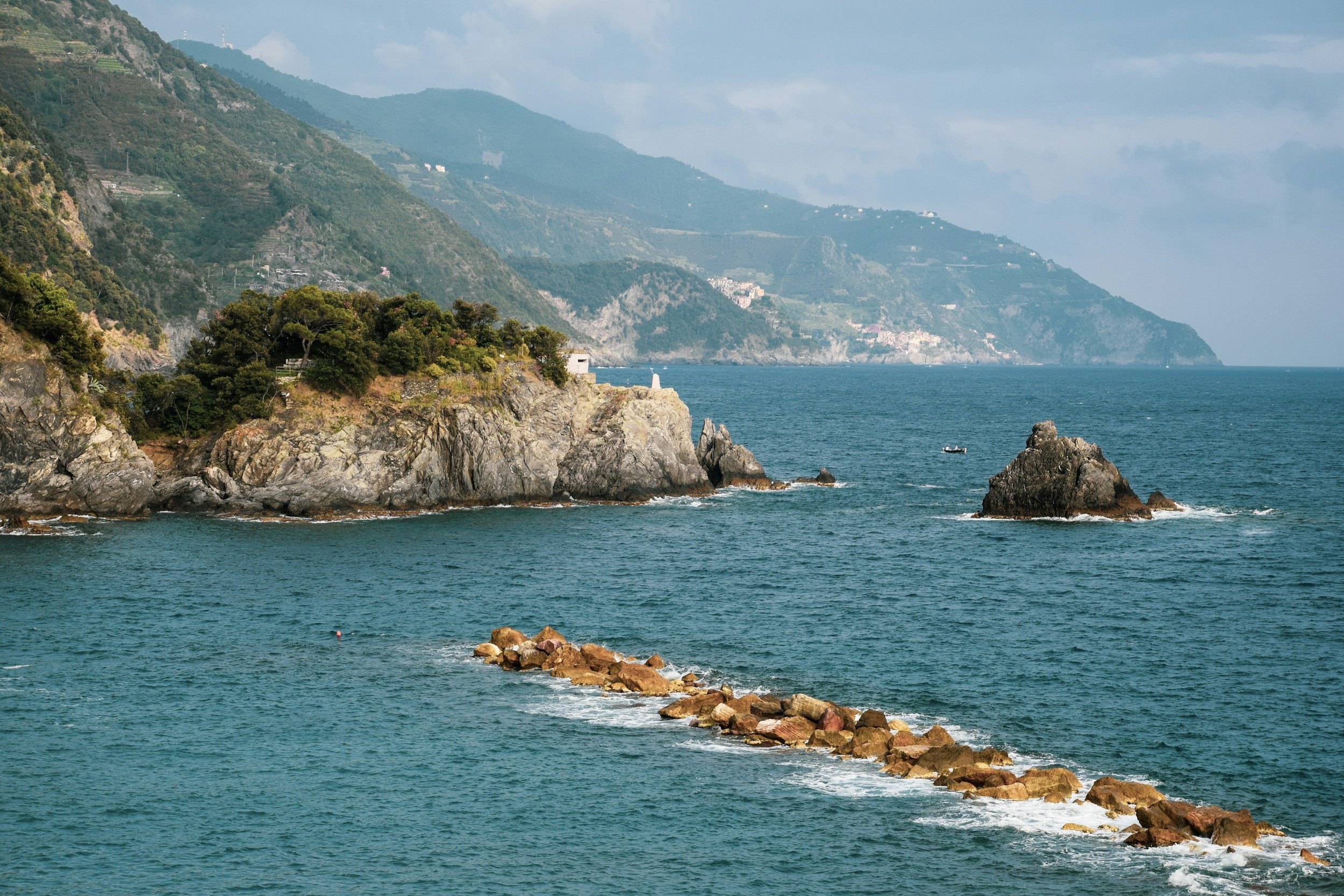 Crafting Unforgettable Travel Experiences Through Effective DMC Management