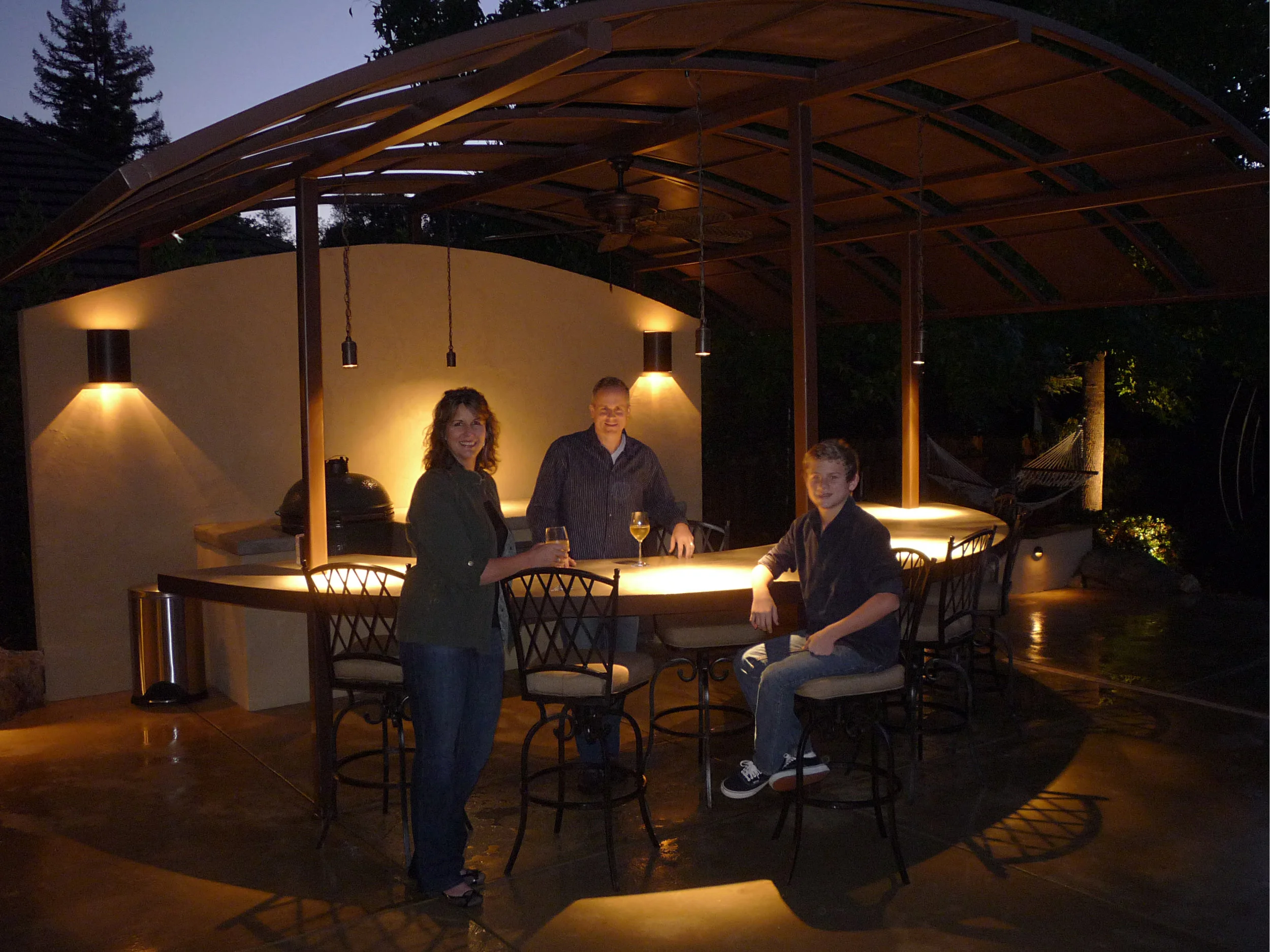 Downlighting from the overhang to creates the sense of a room