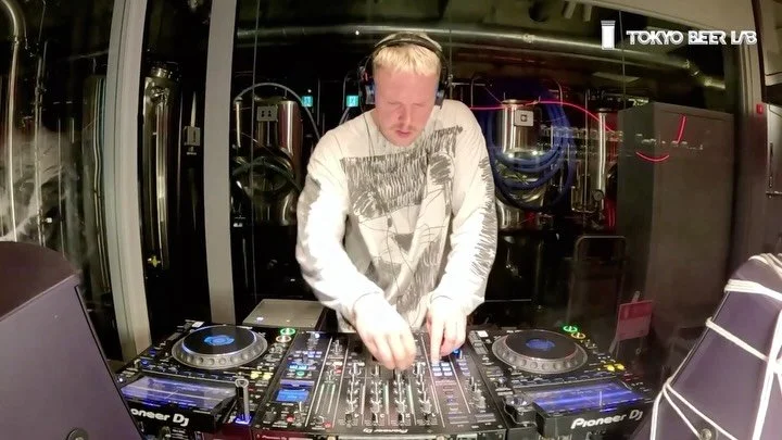 live from @tokyobeerlab 📡🩶

enjoyed playing all kinds, even went for the buried blog haus archives... the set is up on YT now!!

1. A&AElig;E &ndash; TOCAR + Two Shell - Pods @moretimerecords 
2. hjud &ndash; watchTHIS! @__________hjud 
3. Yaeji &n