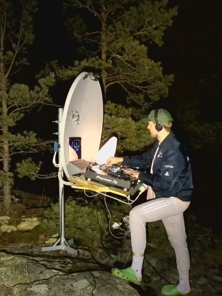 we just might be back

01. 5G intro (2021)
02. 24h stream (2017)
03. the mat (2020)
04. way out east (2021)
05. sealife (2018)
06. skywheel (2017)
07. the unicorn (2019)
08. rexpool (2016)
09. hovering (2021)
10. hevonen kun hevonen (2020)
11. a duck