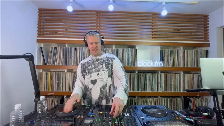 OK GANG WHICH ONE DO WE RELEASE NEXT?

these are all ID&rsquo;s pick 1!! 💧⚡️🔮

1. fizzy
2. paprika
3. way up
4. alive
5. vaapeli.wav
6. laminat
7. something
8. flamingo
9. portobello
10. bb bootleg

aaand so I went to japan to try out my unreleased